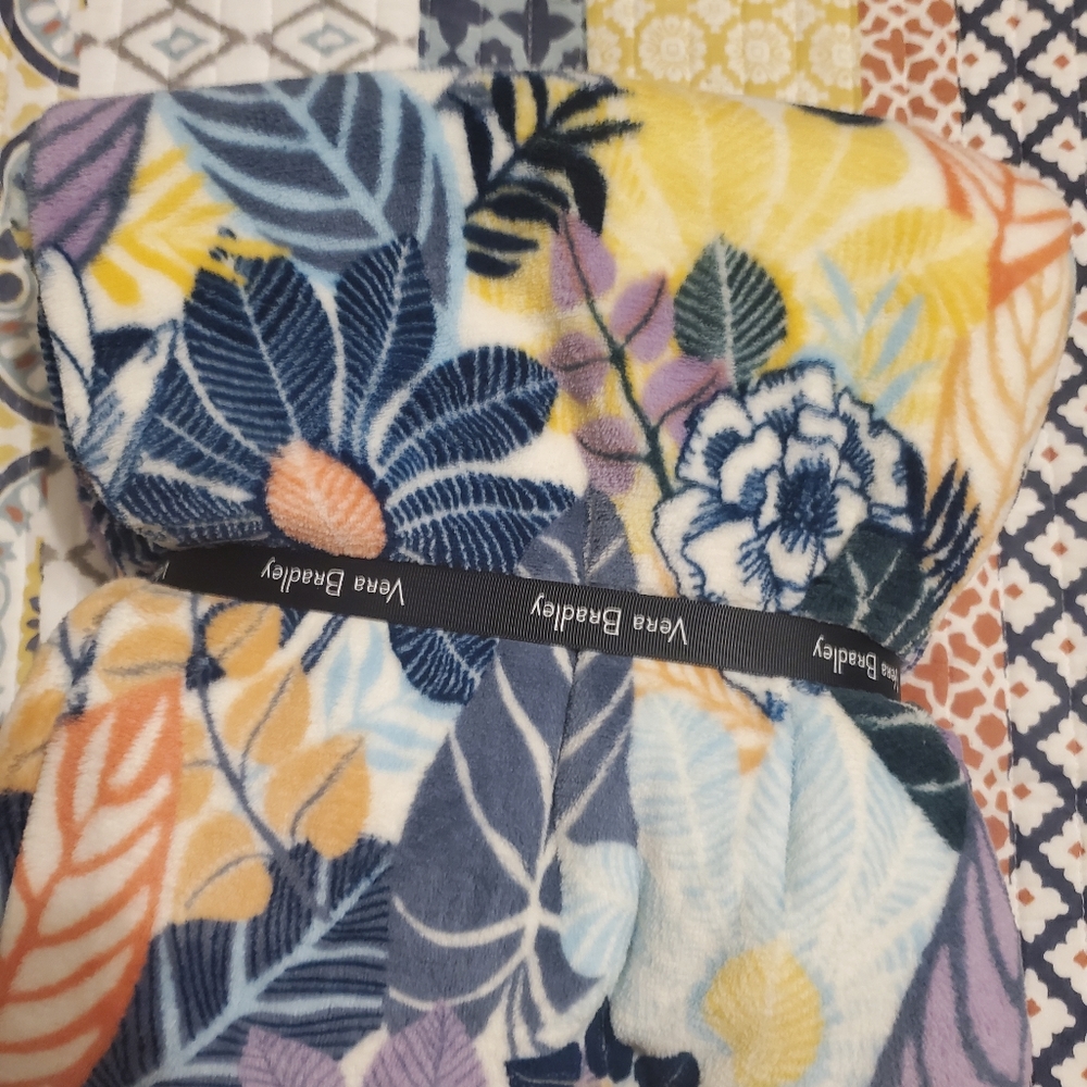 Vera Bradley Palm Floral Blanket-NWT - Picture 3 of 6